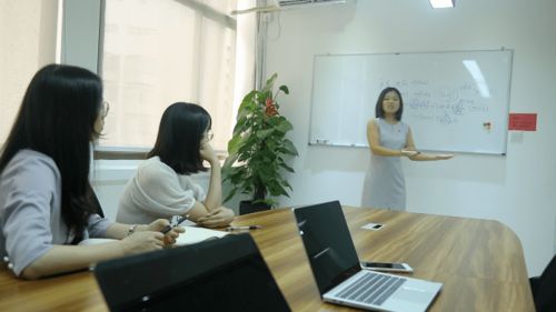 企恩咨詢 專注商學院服務，以技術開發為翼，為每個客戶樹一道口碑