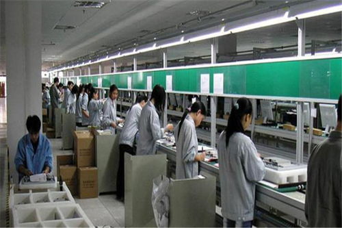 在工廠當保安的那些年，我被三個女孩倒追過